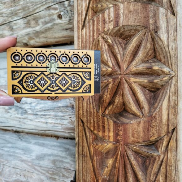 Магніт дерев’яний “Скриня різьблена”