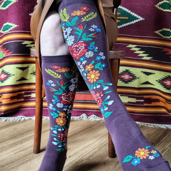 Підколінки “Вишиті квіти Опілля” коричневі