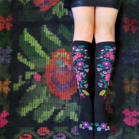 Підколінки “Вишиті квіти Опілля” чорні