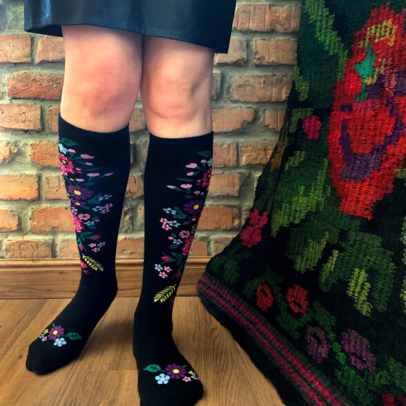 Підколінки “Вишиті квіти Опілля” чорні