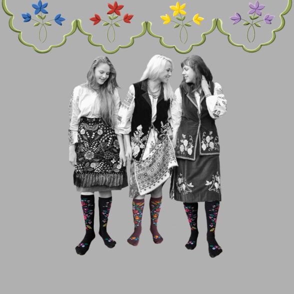 Підколінки “Вишиті квіти Опілля” чорні