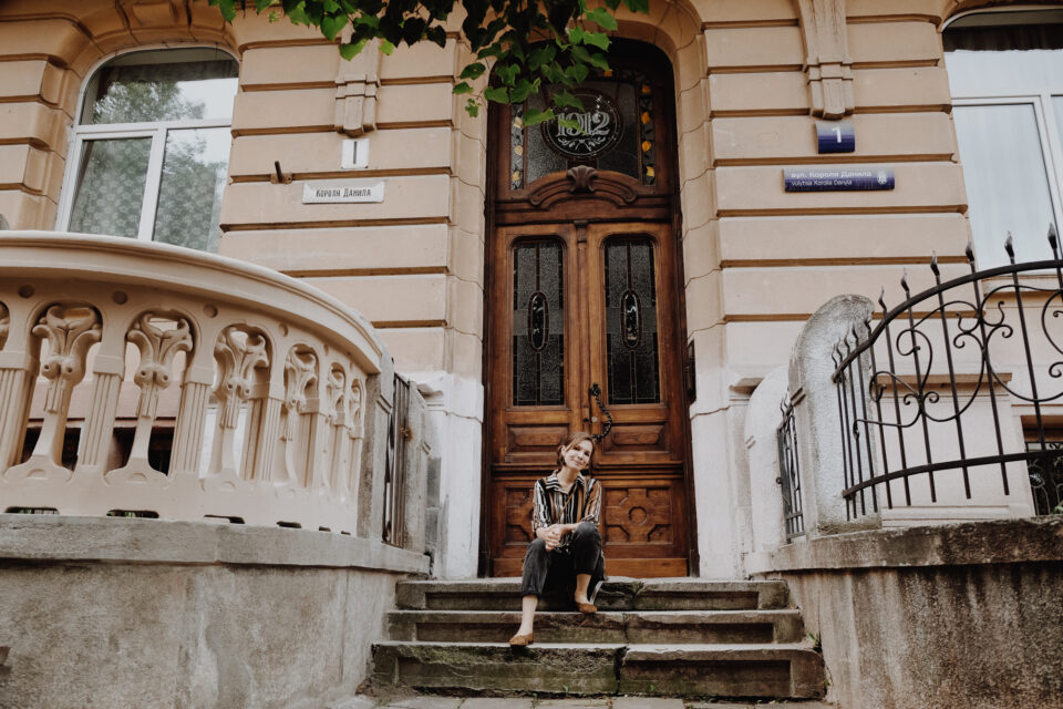 Dovkola Media: 12 ДВЕРЕЙ ІВАНО-ФРАНКІВСЬКА, ЩО СТАЛИ INSTA-ЛОКАЦІЯМИ
