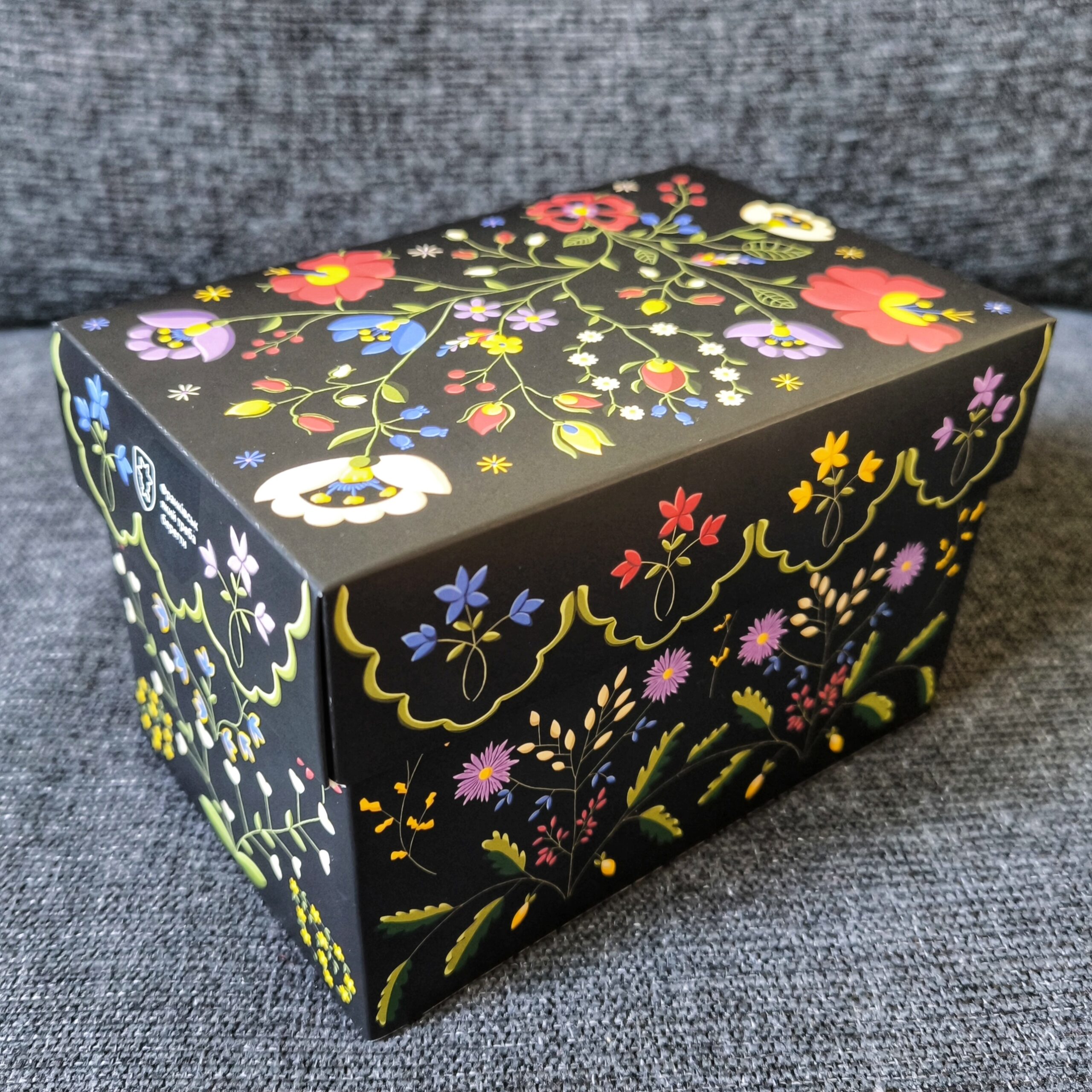 Подарункова коробочка “Вишиті квіти Опілля”