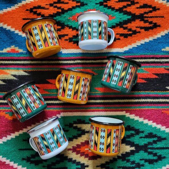 Горнятко металеве “Ліжник” біле