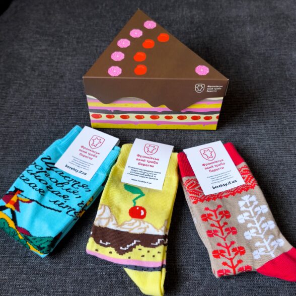 Набір шкарпеток “Святковий” в подарунковій коробочці (3шт)