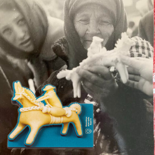 Магніт дерев’яний “Сирний коник”