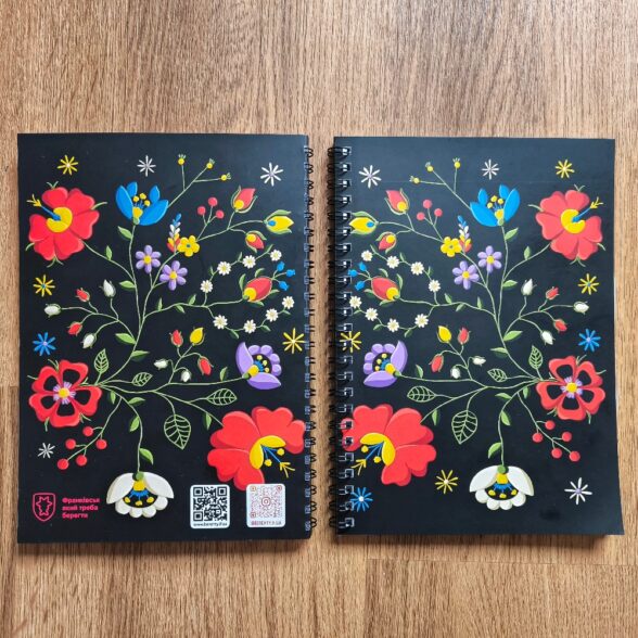 Блокнот “Вишиті квіти Опілля” чорний