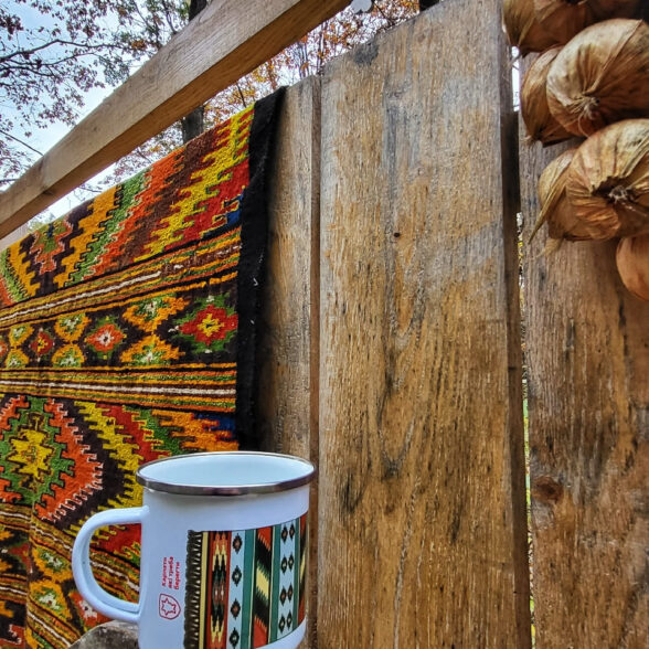 Горнятко металеве “Ліжник” біле