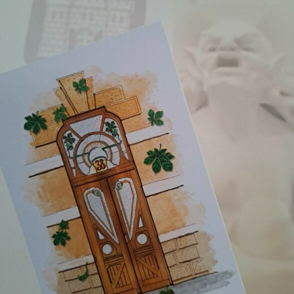 Листівка “Двері з каштанами”