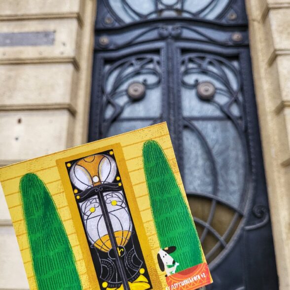 Листівка “Розкішні чорні двері”