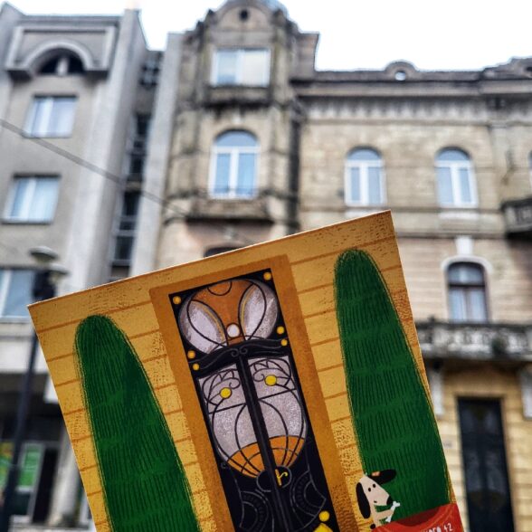 Листівка “Розкішні чорні двері”