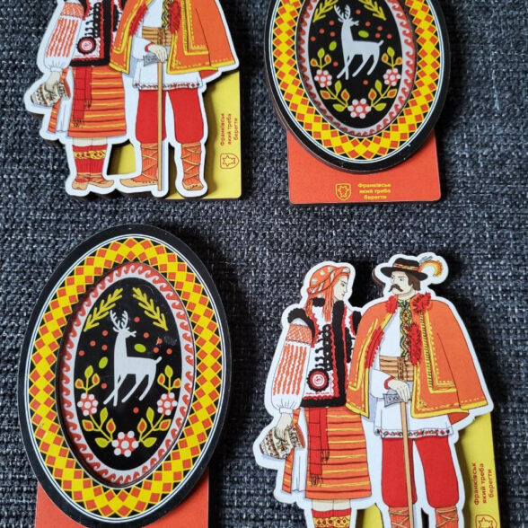 Магніт дерев’яний “Гуцули”