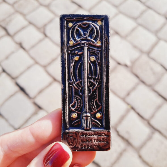 Магніт керамічний “Чорні двері”