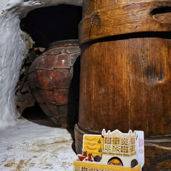 Магніт дерев’яний “Піч гуцульська кахельна”