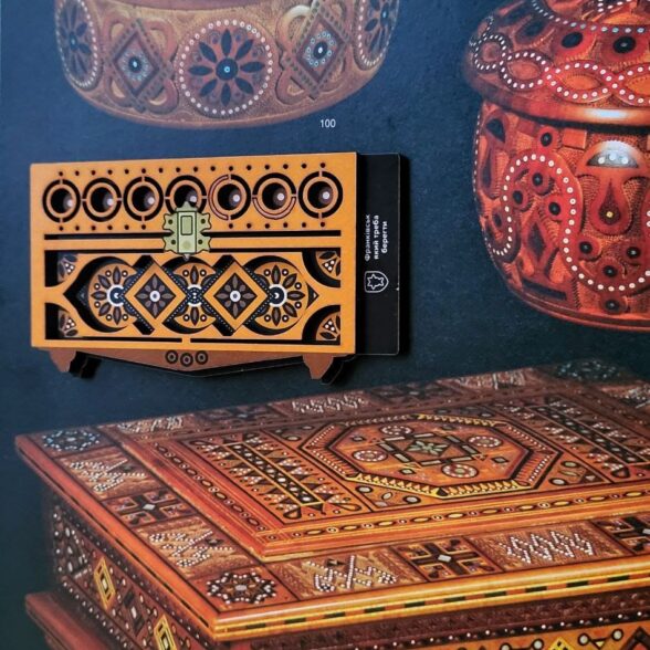 Магніт дерев’яний “Скриня різьблена”