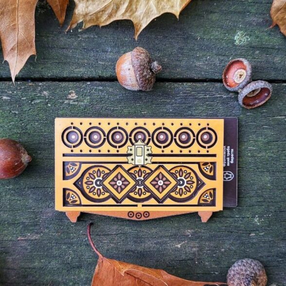 Магніт дерев’яний “Скриня різьблена”