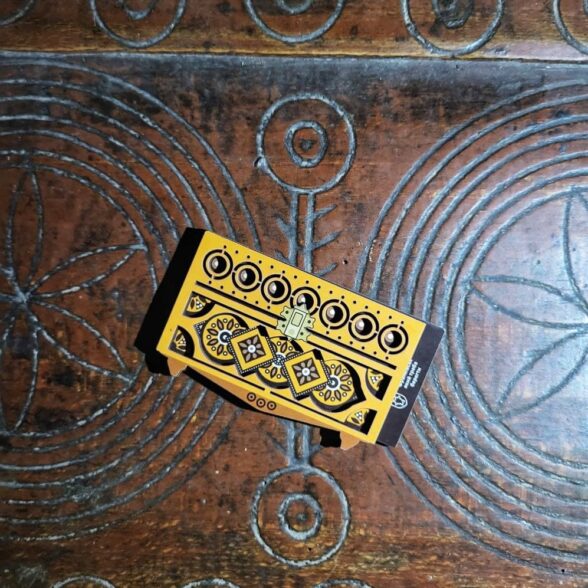 Магніт дерев’яний “Скриня різьблена”