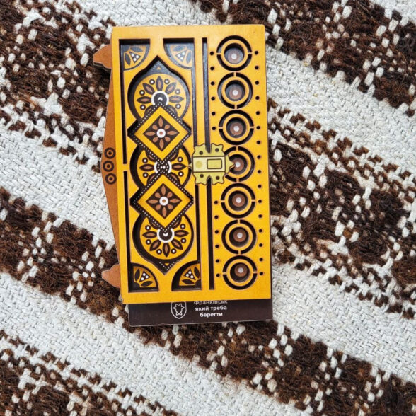 Магніт дерев’яний “Скриня різьблена”