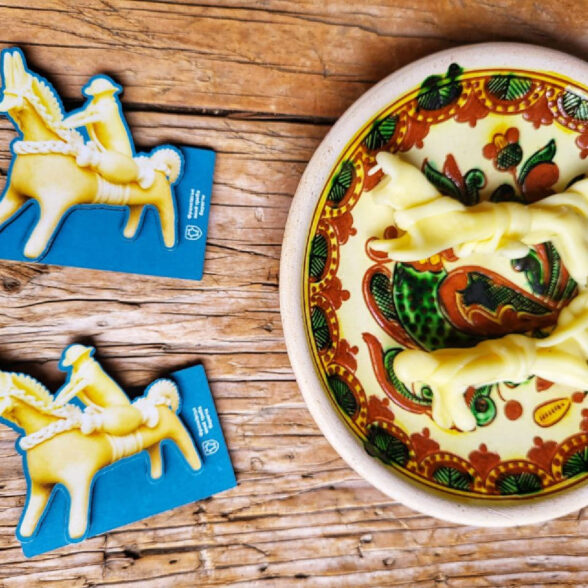 Магніт дерев’яний “Сирний коник”