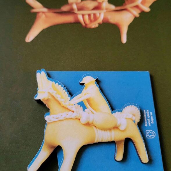 Магніт дерев’яний “Сирний коник”