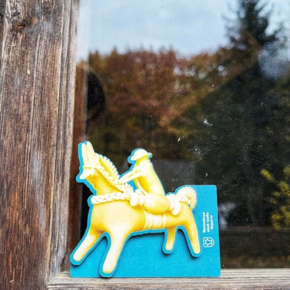 Магніт дерев’яний “Сирний коник”