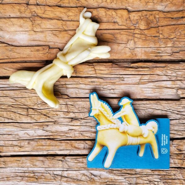 Магніт дерев’яний “Сирний коник”