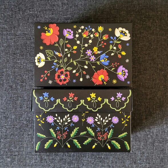 Подарункова коробочка “Вишиті квіти Опілля”