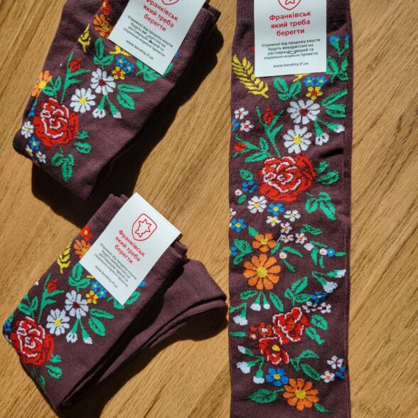 Підколінки “Вишиті квіти Опілля” коричневі