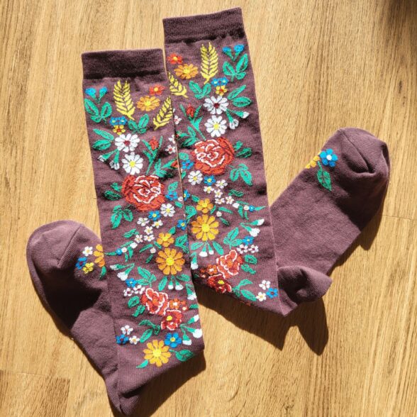 Підколінки “Вишиті квіти Опілля” коричневі