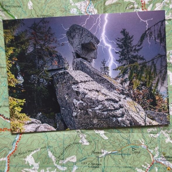 Листівка “Сплячий опришок на Угорських скелях”